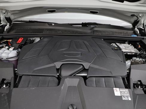 Certified 2025 Porsche Cayenne image 30