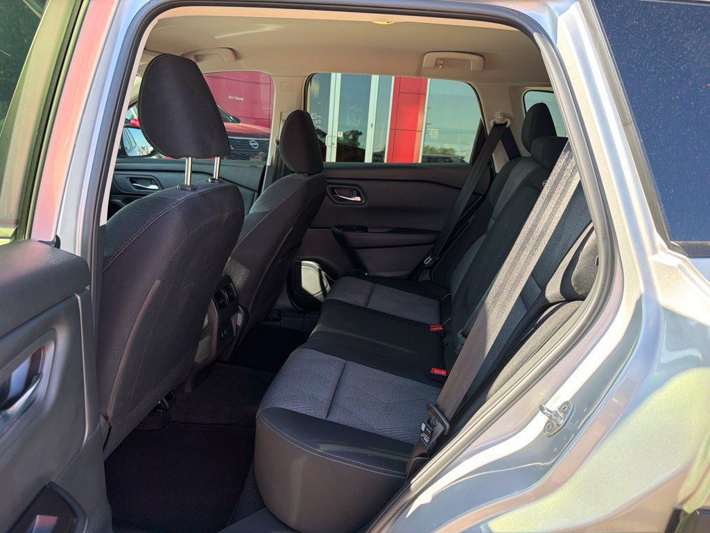 Used 2025 Nissan Rogue SV FWD image 14
