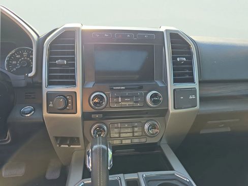 Used 2017 Ford F150 Lariat w/ Equipment Group 502A Luxury AWD/4WD image 19
