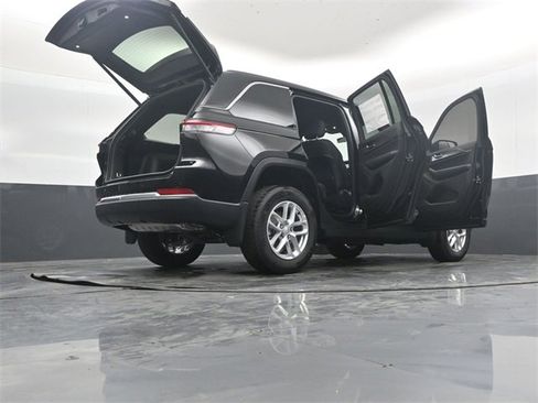 New 2025 Jeep Grand Cherokee Laredo X w/ Luxury Tech Group I image 52