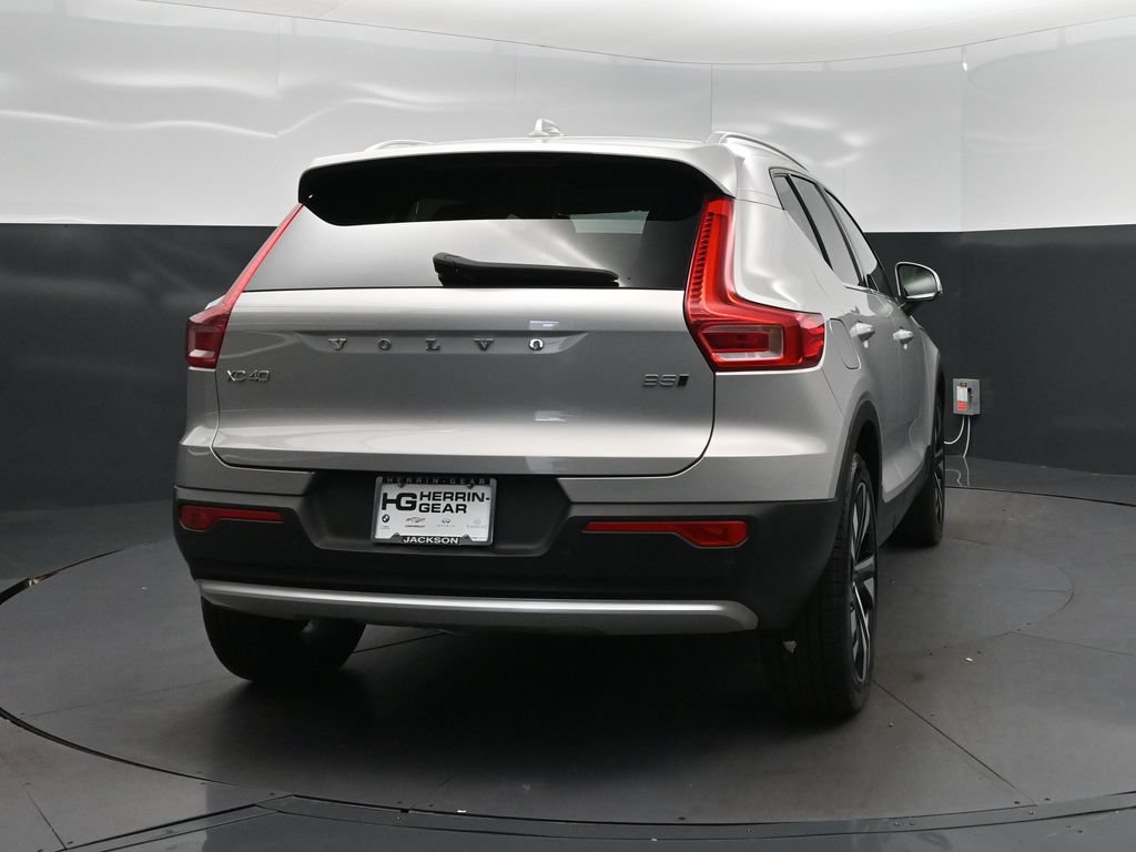 Used 2025 Volvo XC40 B5 Plus AWD/4WD image 7