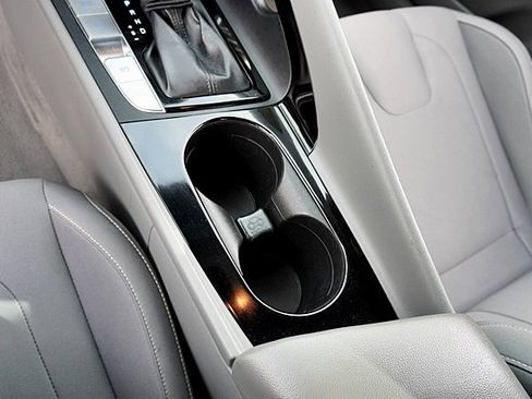 Used 2021 Hyundai Elantra SEL w/ Convenience Package image 30