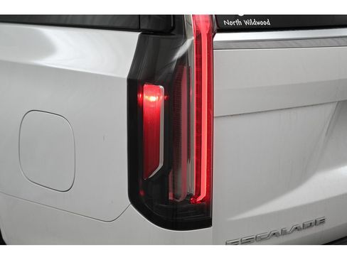 Used 2022 Cadillac Escalade Premium Luxury w/ LPO, Illumination Package image 26