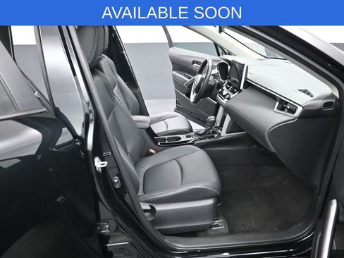 Used 2025 Toyota Corolla Cross XLE AWD/4WD image 31