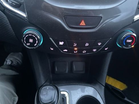 Used 2017 Chevrolet Cruze LT w/ Convenience Package image 18