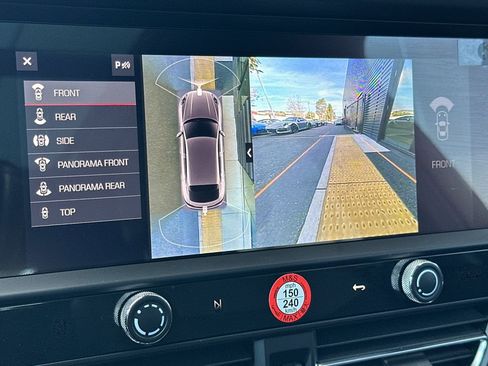 Used 2025 Porsche Macan image 24