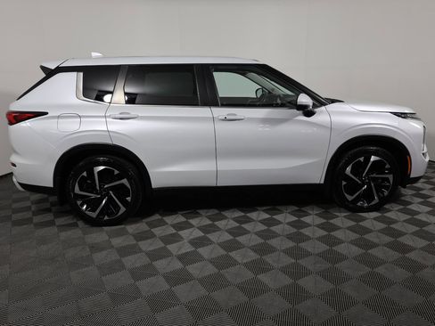 Used 2022 Mitsubishi Outlander SE AWD/4WD image 3