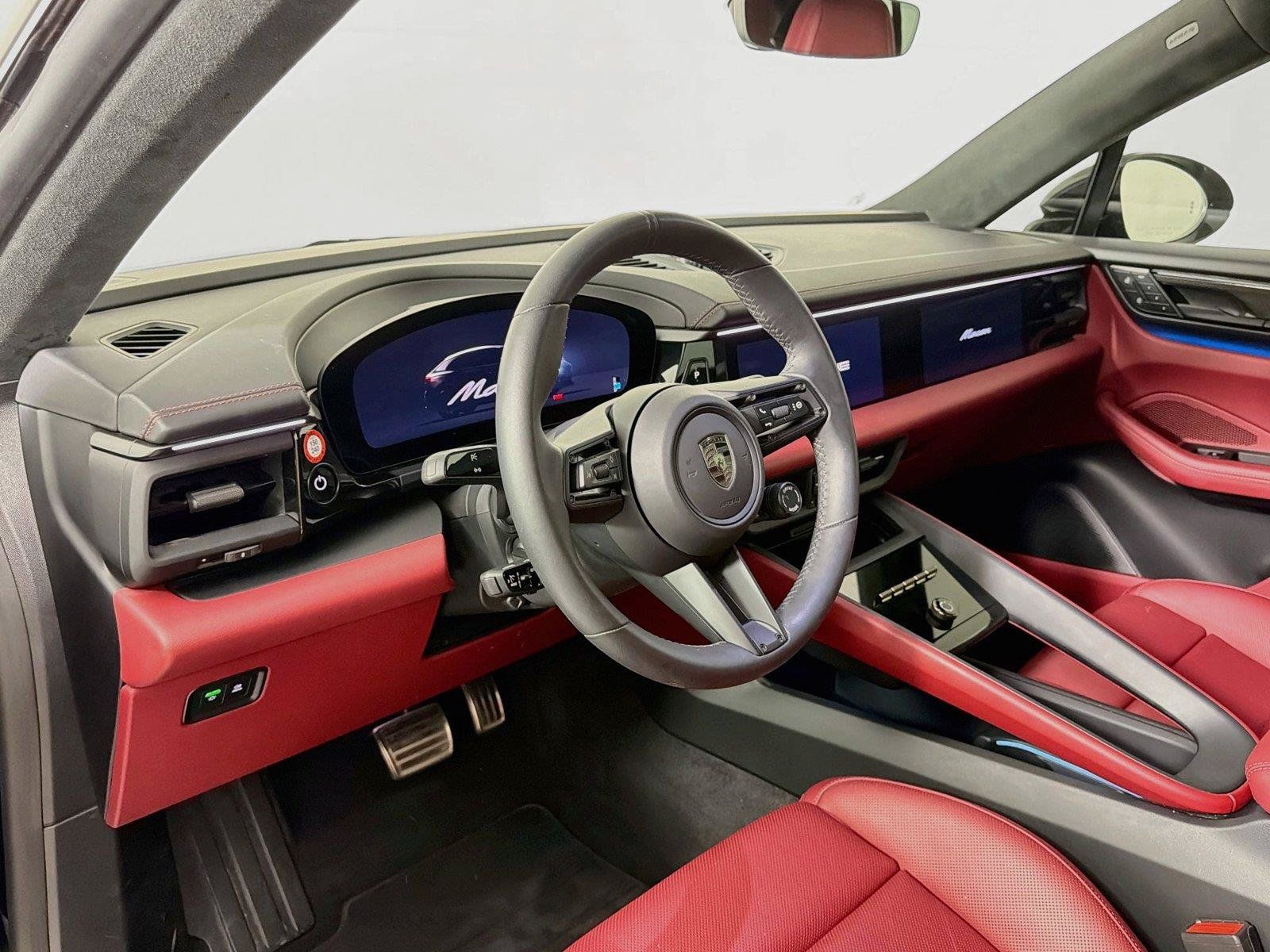 Certified 2025 Porsche Macan Turbo Electric AWD/4WD image 4