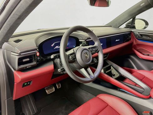 Certified 2025 Porsche Macan Turbo Electric AWD/4WD image 4