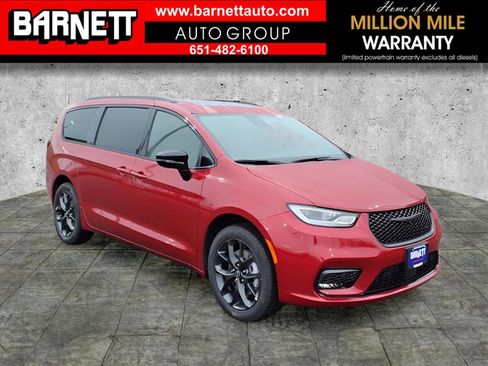 New 2026 Chrysler Pacifica Limited w/ S Appearance Package image 8