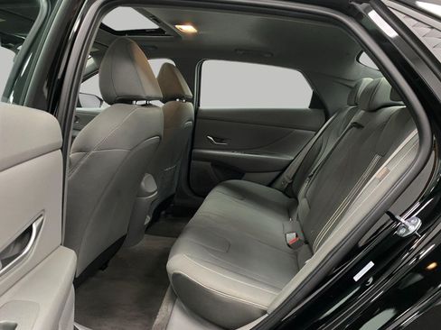 Certified 2025 Hyundai Elantra SEL FWD image 29