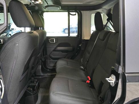 Used 2019 Jeep Wrangler Unlimited Sahara image 20