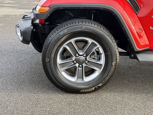 Used 2019 Jeep Wrangler Unlimited Sahara image 11