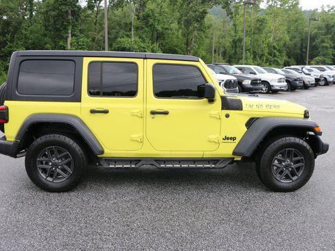 Used 2024 Jeep Wrangler Unlimited Sport AWD/4WD image 8
