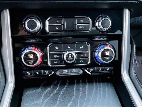 Used 2024 GMC Yukon XL Denali image 28