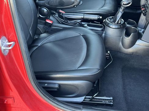 Used 2015 MINI Cooper 4-Door Hardtop image 27