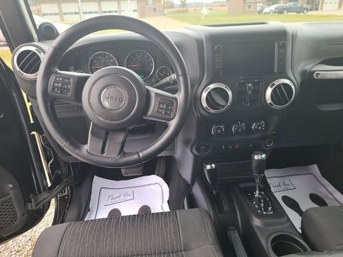 Used 2012 Jeep Wrangler Unlimited Rubicon w/ Dual Top Group image 7