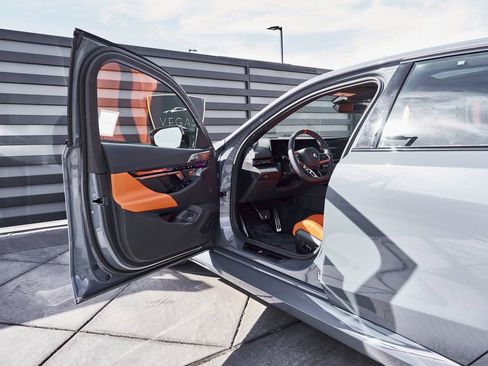 Used 2026 BMW M5 w/ Executive Package image 36