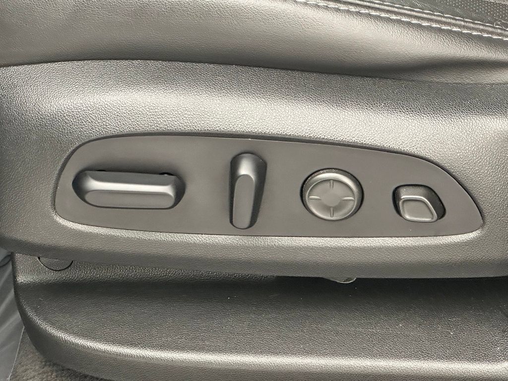 Used 2020 Buick Enclave Avenir w/ Avenir Technology Package FWD image 42