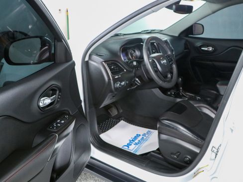 Used 2022 Jeep Cherokee Trailhawk w/ Premium Leather Package AWD/4WD image 3