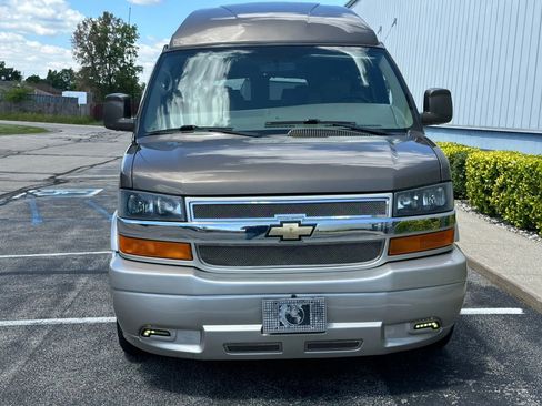 Used 2015 Chevrolet Express 2500 Extended Van 3D image 3