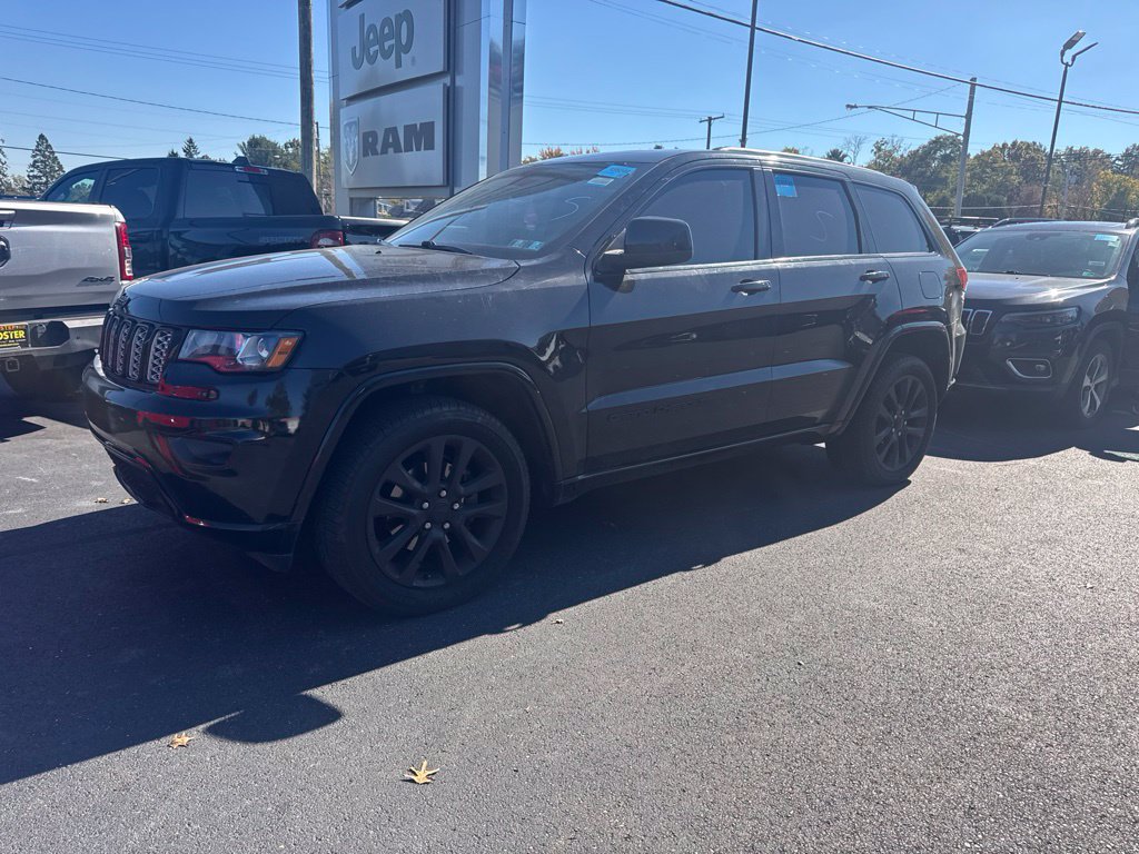 Used 2019 Jeep Grand Cherokee Altitude AWD/4WD image 1