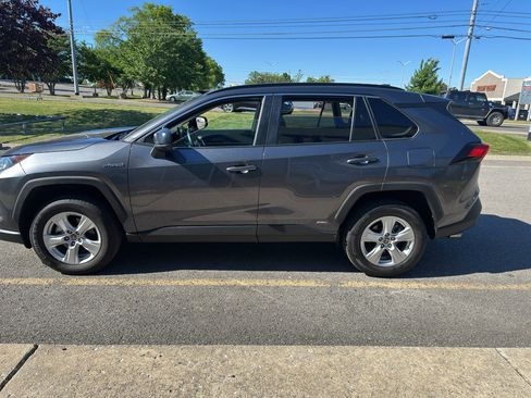 Used 2021 Toyota RAV4 LE AWD/4WD image 8