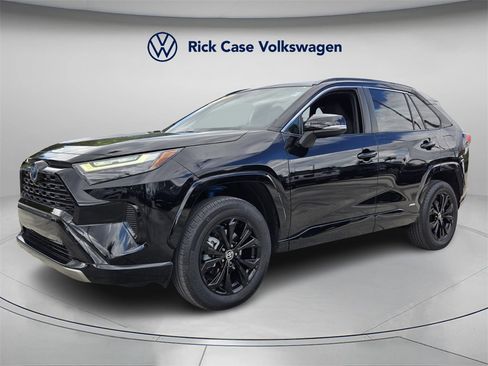 Used 2023 Toyota RAV4 SE w/ SE Grade Weather Package image 8