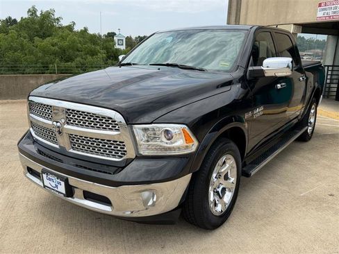 Used 2018 RAM 1500 Laramie AWD/4WD image 10