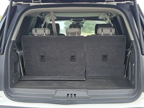Used 2018 Ford Expedition XLT w/ Equipment Group 202A RWD image 8