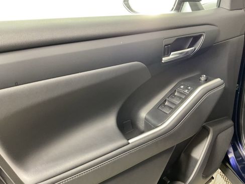 Used 2022 Toyota Highlander XLE image 18