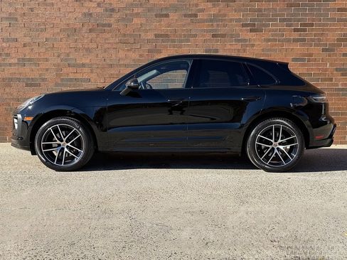 Certified 2025 Porsche Macan image 2