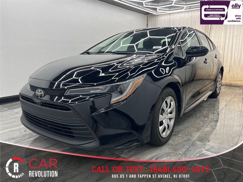 Used 2024 Toyota Corolla LE FWD image 4