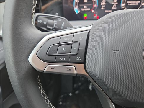 New 2026 Volkswagen Tiguan SE image 17