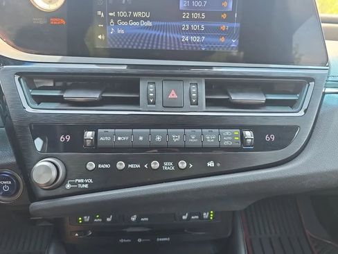 Used 2022 Lexus ES 300h w/ Premium Package FWD image 30
