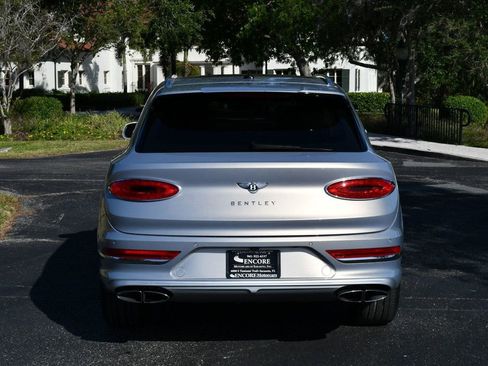 Used 2023 Bentley Bentayga Extended Wheelbase AWD/4WD image 5