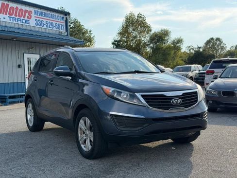 Used 2013 Kia Sportage LX w/ Convenience Pkg FWD image 3