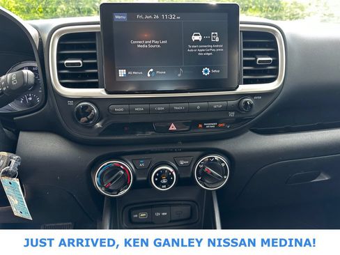 Used 2022 Hyundai Venue SE FWD image 11