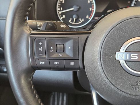 Used 2025 Nissan Pathfinder SL FWD image 22