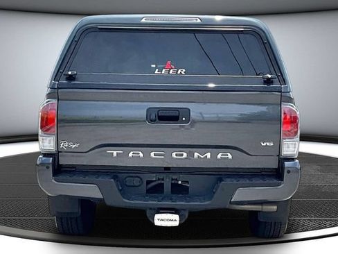 Used 2022 Toyota Tacoma TRD Sport w/ Technology Package AWD/4WD image 5