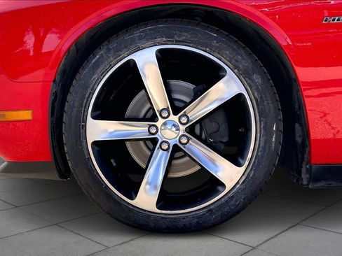 Used 2014 Dodge Challenger R/T image 9