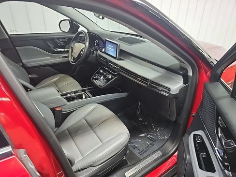Used 2021 Lincoln Corsair AWD w/ Premium Package image 21