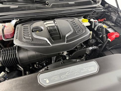 Certified 2025 Jeep Wagoneer 4WD image 34