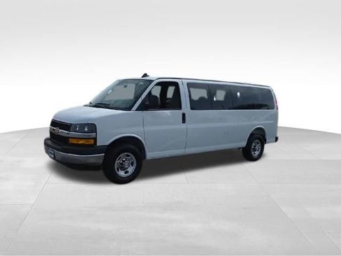 Used 2025 Chevrolet Express 3500 LT w/ LT Preferred Equipment Group RWD image 4