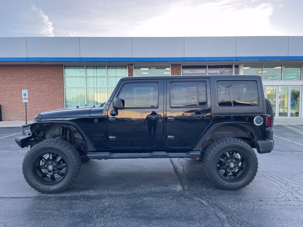 Used 2016 Jeep Wrangler Unlimited Sahara w/ Dual Top Group AWD/4WD image 2