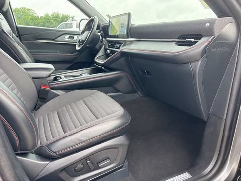 Used 2025 Ford Explorer ST-Line w/ ST-Line Street Pack AWD/4WD image 18