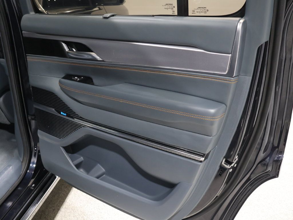 Used 2022 Jeep Grand Wagoneer Series III AWD/4WD image 23