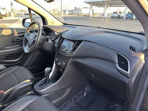 Certified 2022 Chevrolet Trax LT w/ LT Convenience Package image 23