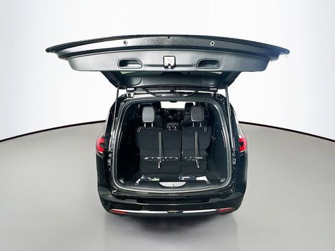New 2026 Chrysler Pacifica Select image 16