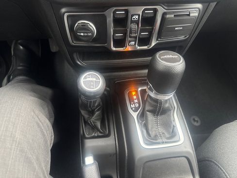 Used 2024 Jeep Gladiator Sport image 27